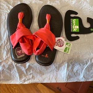 Sanuk yoga  coral sling sandals size 7 NWT$
